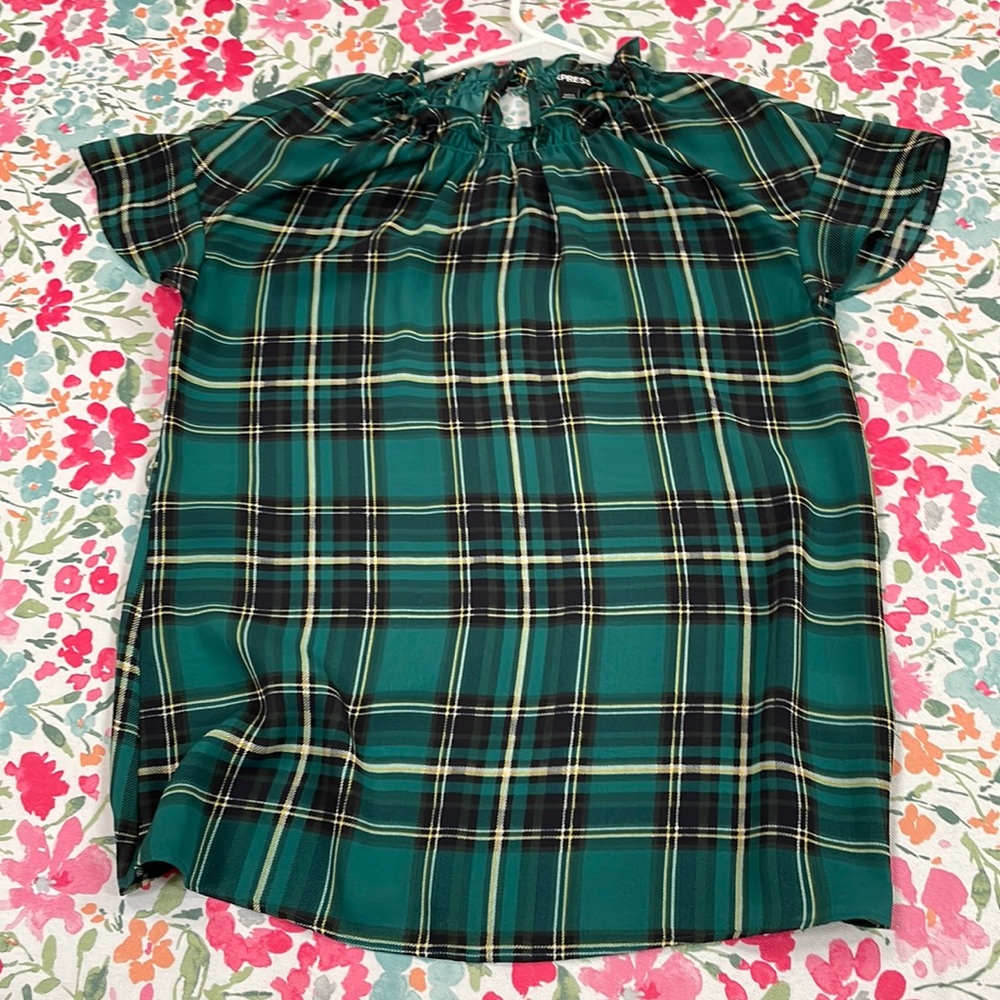 Express XS small blouse with flutter sleeve and a ruffle neck line